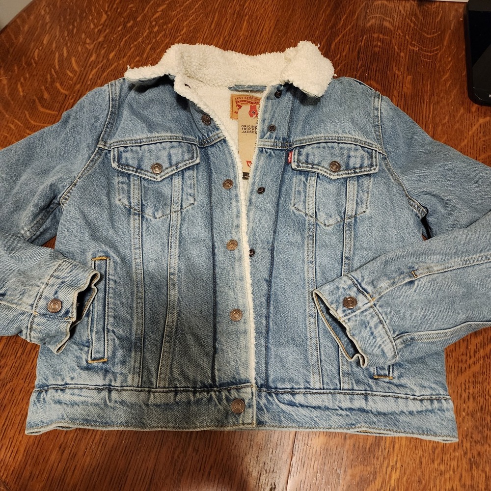 Levi's Men's The Original Trucker Jacket Size Medium Sherpa Lined NWT Runs small